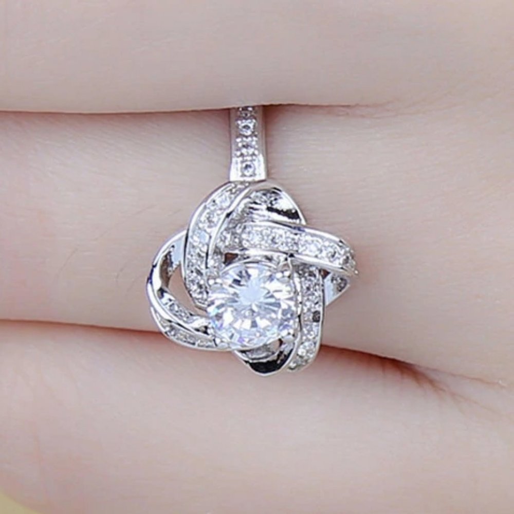 *NEW 925 Sterling Silver Diamond Infninity Ring